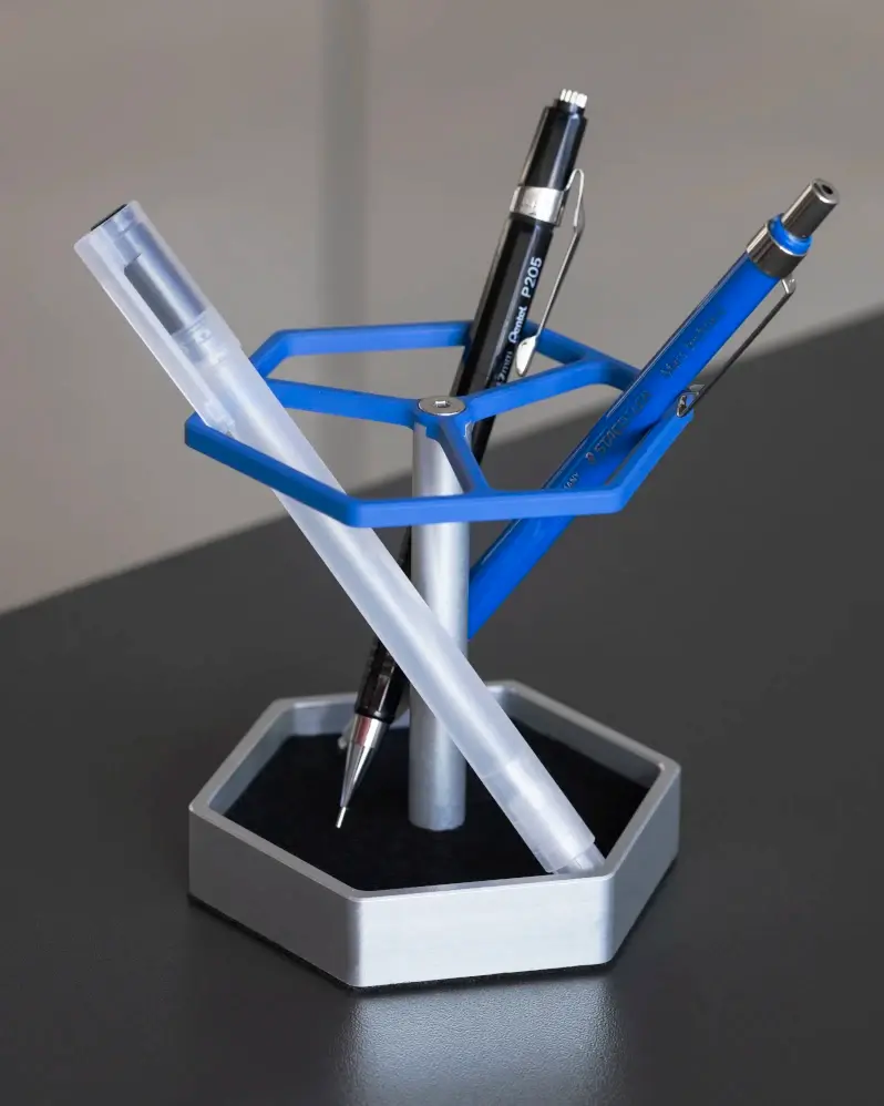 stiftehalter-blau-stifte-1.webp